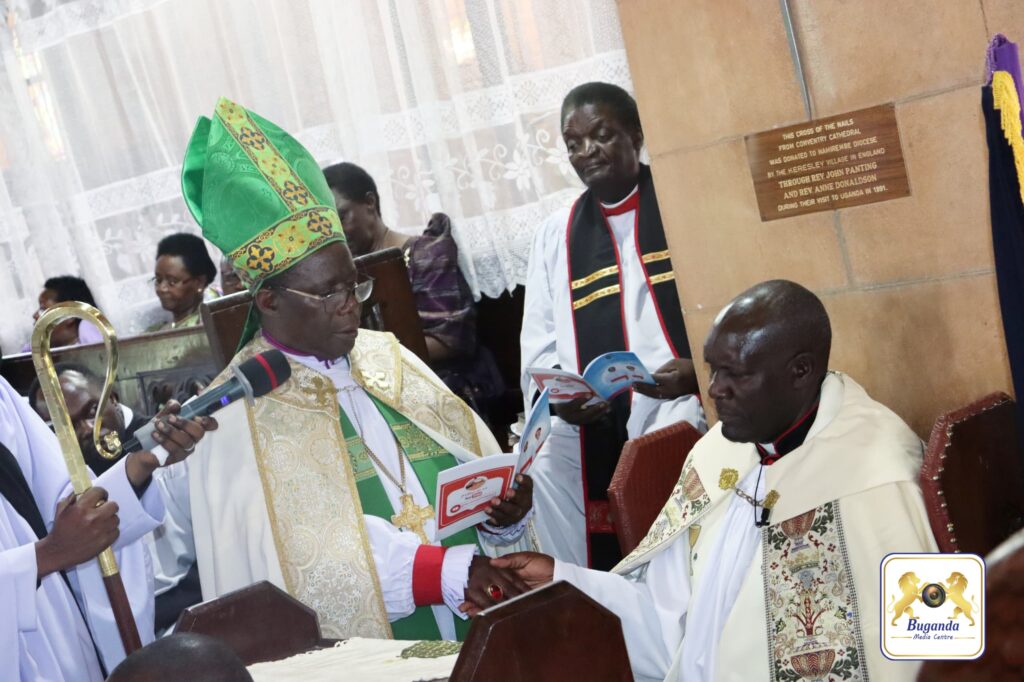 Dean wa Lutikkko y’ e Namirembe Omuggya Rev. Can. Mazinga atuuziddwa, Katikkiro Mayiga amusuubizza obuwagizi