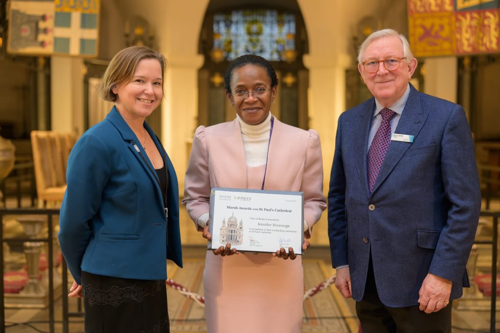 Ekkanisa ya Paulo Omutuukirivu ey’e London, esiimye  Omuky. Jennifer Muwonge olw’okutumbula Oluganda