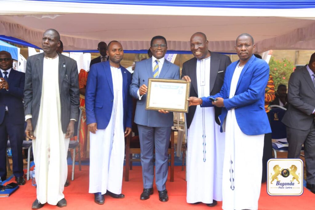 Katikkiro Mayiga asabye Gavumenti okuyimbula Dr.  Kizza Besigye